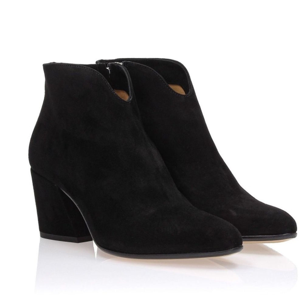 Poppy Barley V Ankle Boots in Black Suede Size 7